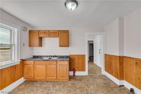 954 E 239th Street Euclid OH 44123
