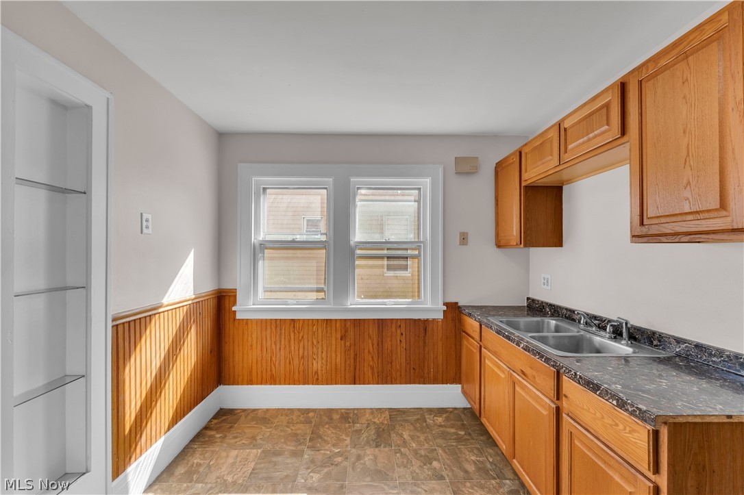 954 E 239th Street Euclid OH 44123