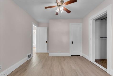 954 E 239th Street Euclid OH 44123