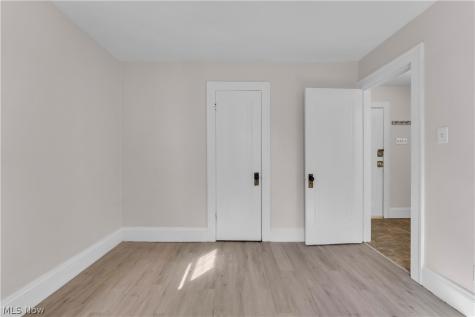 954 E 239th Street Euclid OH 44123