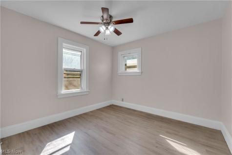954 E 239th Street Euclid OH 44123