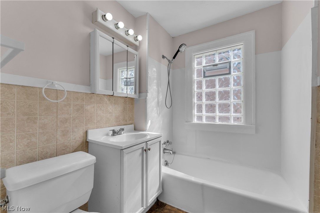 954 E 239th Street Euclid OH 44123