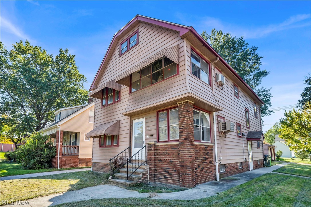 954 E 239th Street Euclid OH 44123