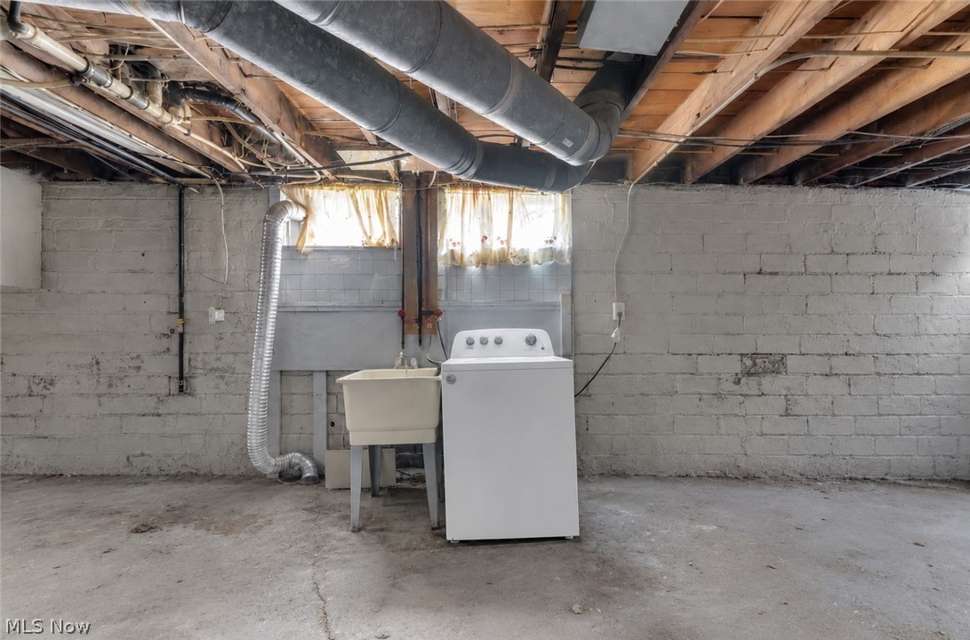 954 E 239th Street Euclid OH 44123