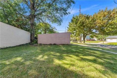 954 E 239th Street Euclid OH 44123