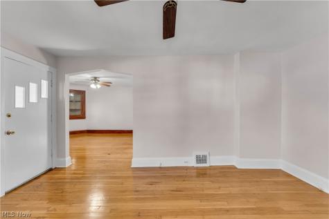 954 E 239th Street Euclid OH 44123