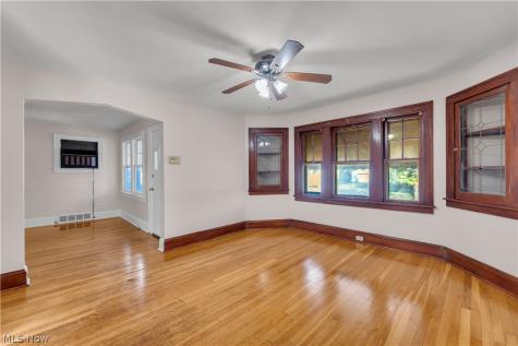954 E 239th Street Euclid OH 44123