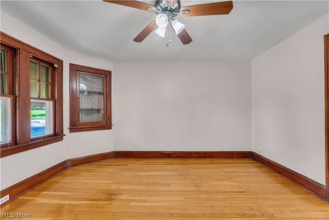 954 E 239th Street Euclid OH 44123