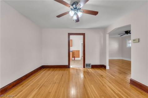 954 E 239th Street Euclid OH 44123