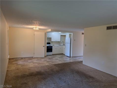13992 E Center Street Burton OH 44021