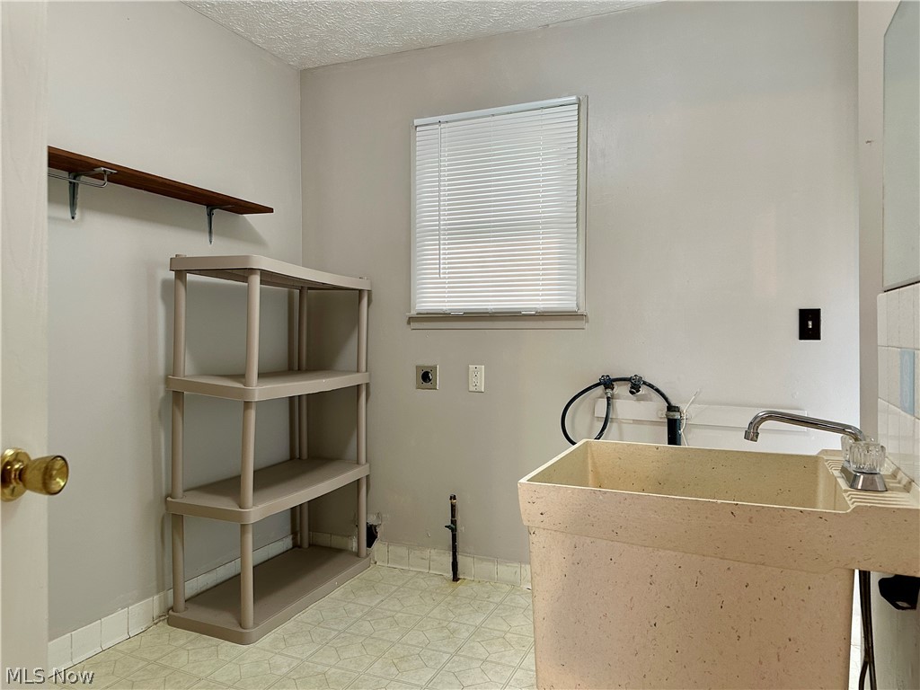 4827 Dunsmore Avenue Ashtabula OH 44004