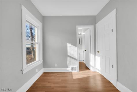3992 E 26th Street Newburgh Heights OH 44105