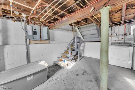 3992 E 26th Street Newburgh Heights OH 44105