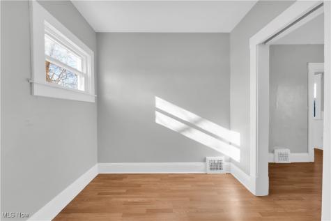 3992 E 26th Street Newburgh Heights OH 44105