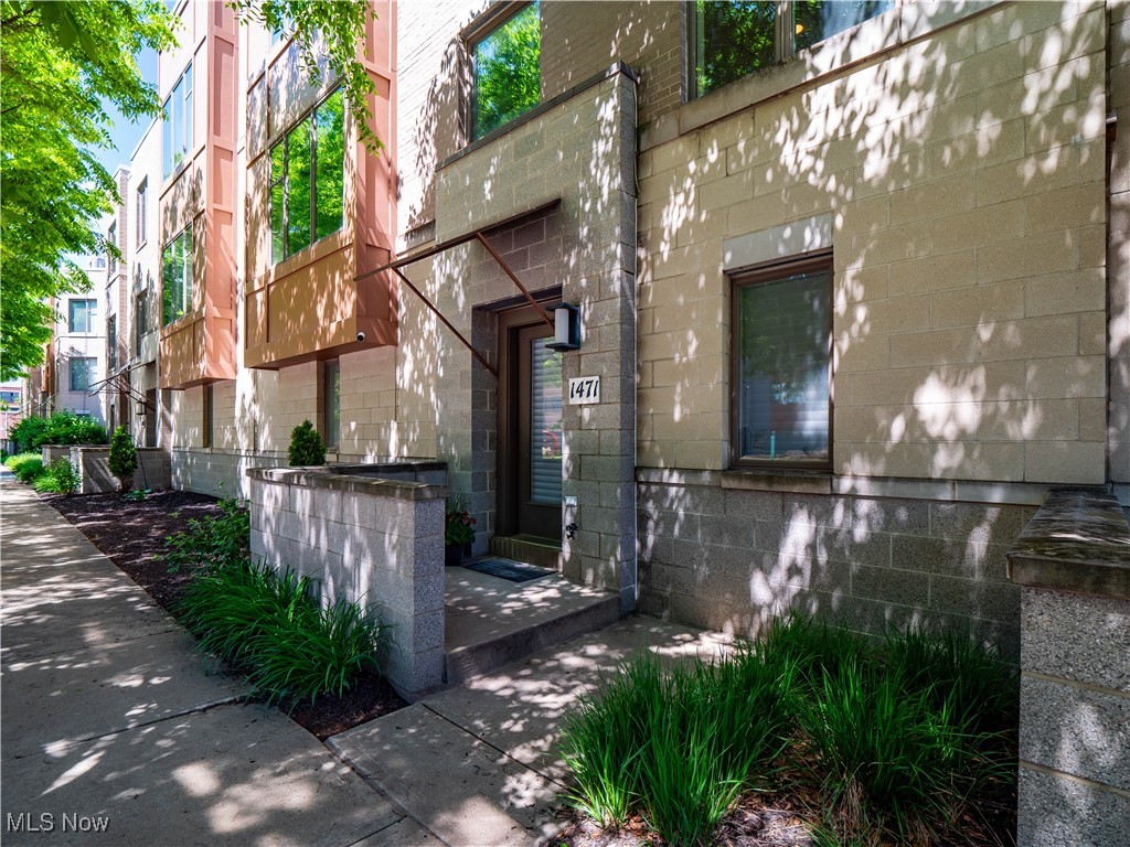 1471 Lindazzo Avenue Cleveland OH 44114