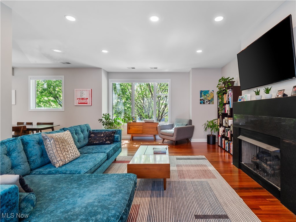 1471 Lindazzo Avenue Cleveland OH 44114