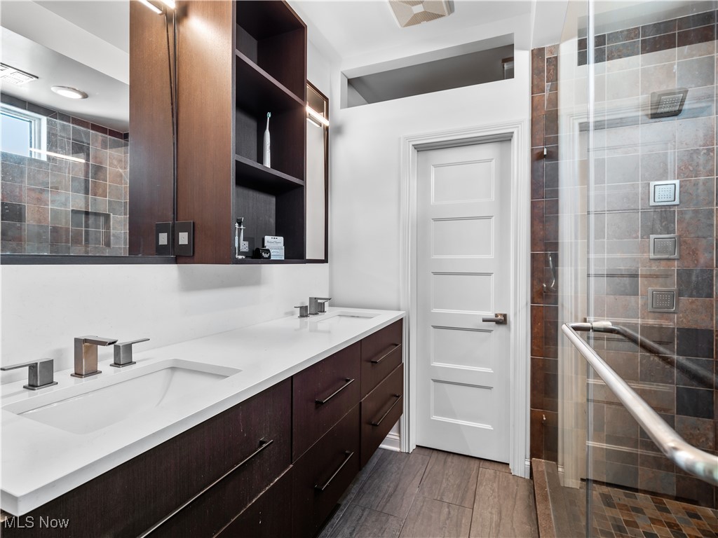 1471 Lindazzo Avenue Cleveland OH 44114