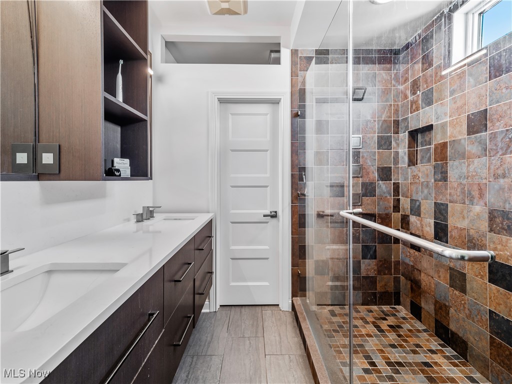 1471 Lindazzo Avenue Cleveland OH 44114