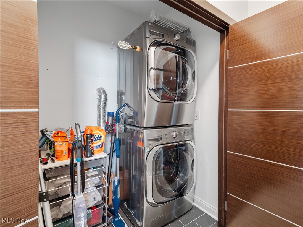 1471 Lindazzo Avenue Cleveland OH 44114