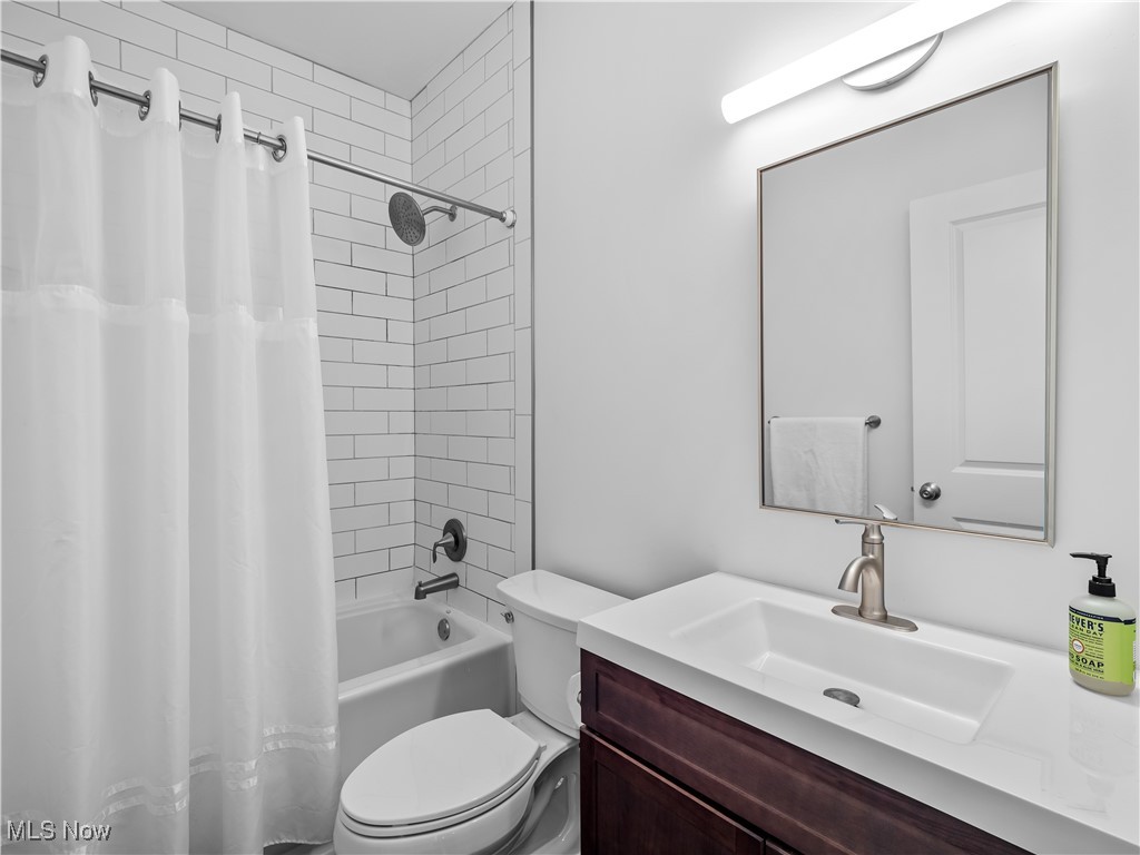 1471 Lindazzo Avenue Cleveland OH 44114