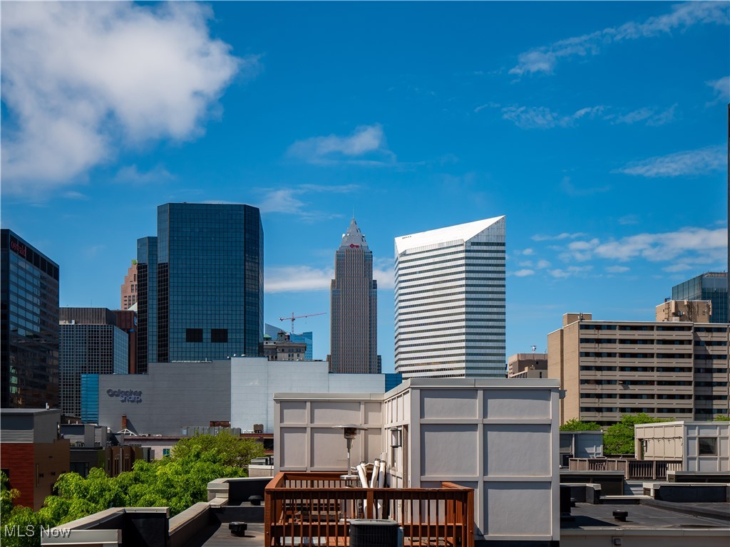 1471 Lindazzo Avenue Cleveland OH 44114