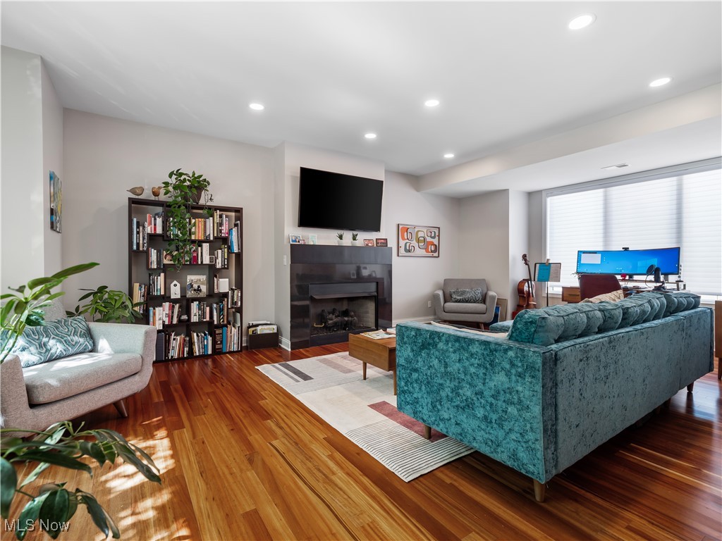 1471 Lindazzo Avenue Cleveland OH 44114