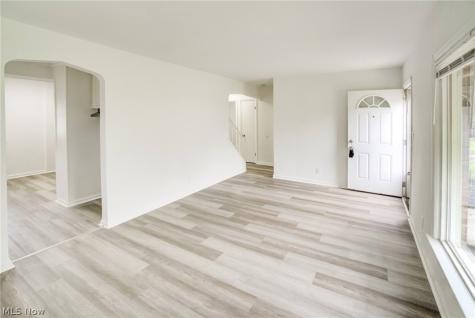 4706 W 158th Street Cleveland OH 44135