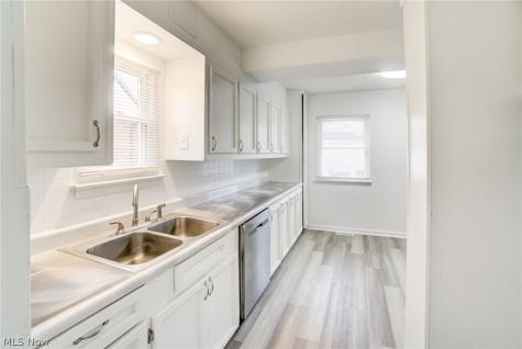 4706 W 158th Street Cleveland OH 44135