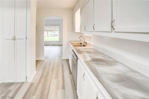 4706 W 158th Street Cleveland OH 44135