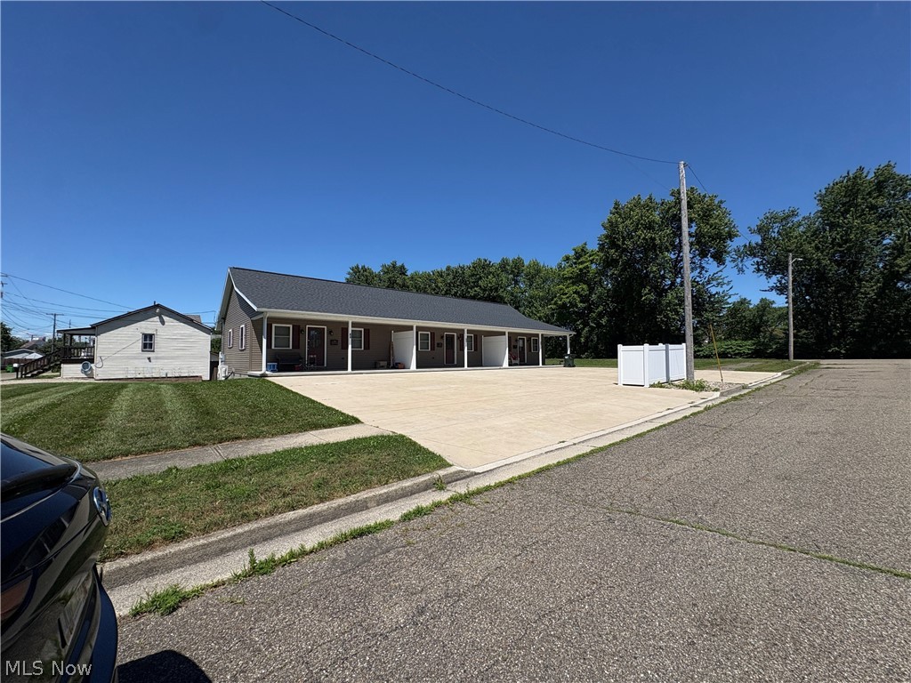 82 Pine Street Dover OH 44622