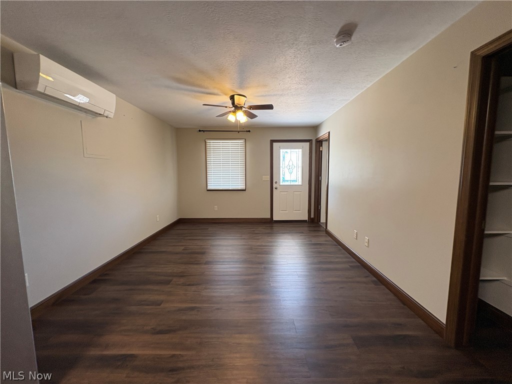 82 Pine Street Dover OH 44622