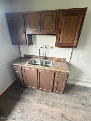 9529 Mount Auburn Avenue Cleveland OH 44104