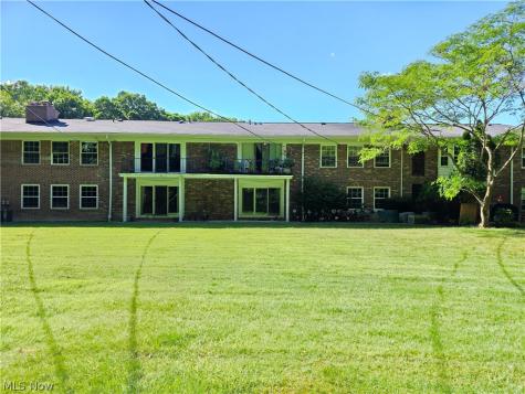 6960 Carriage Hill Drive Brecksville OH 44141