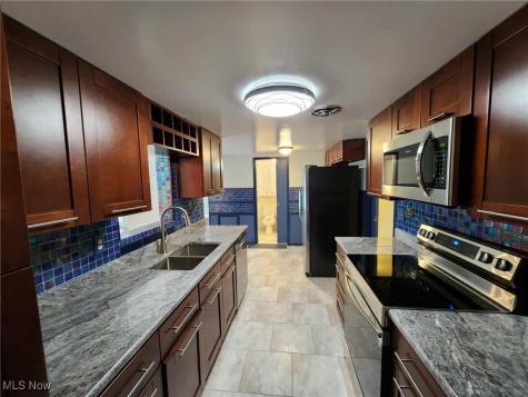 6960 Carriage Hill Drive Brecksville OH 44141