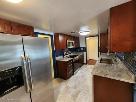 6960 Carriage Hill Drive Brecksville OH 44141