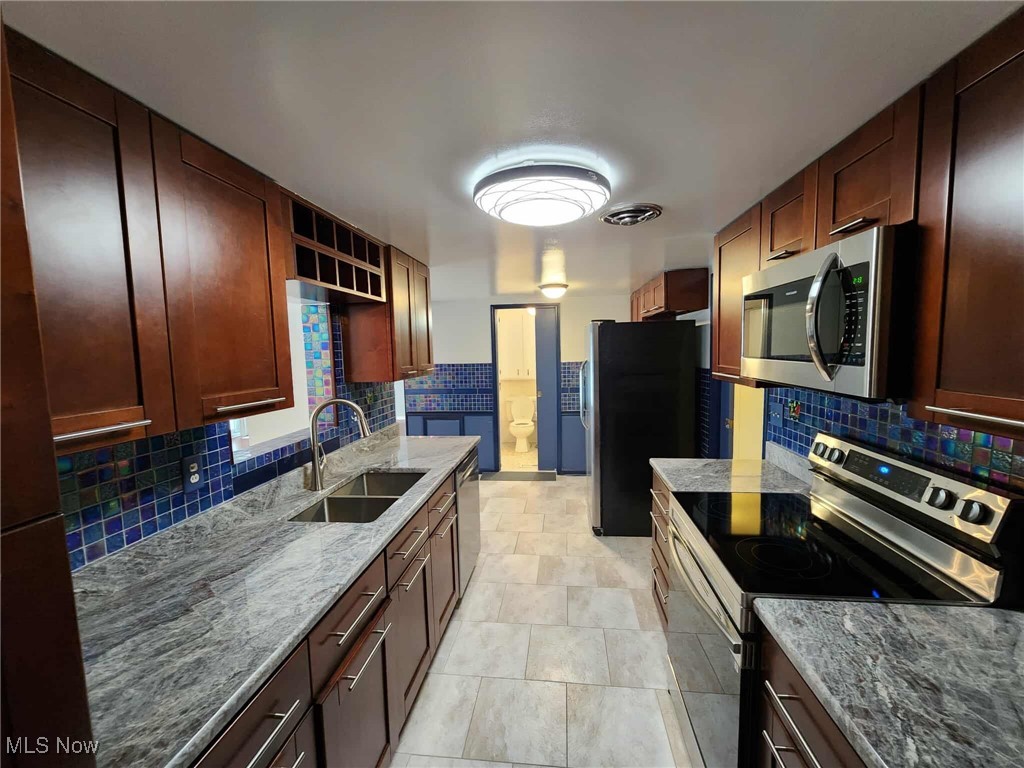 6960 Carriage Hill Drive Brecksville OH 44141