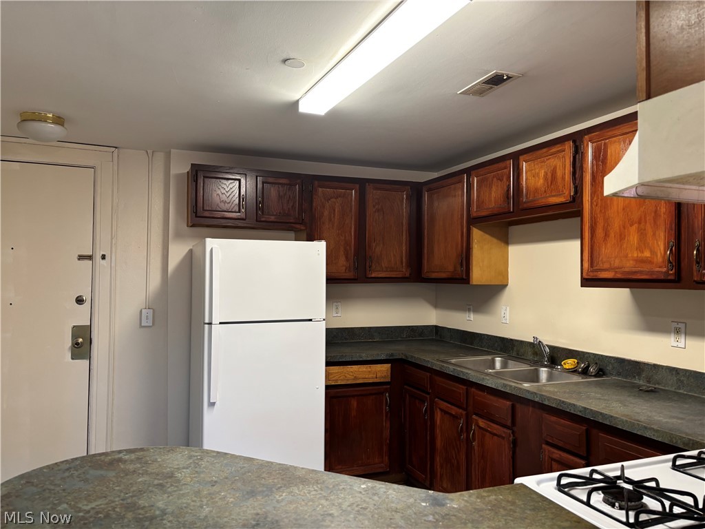 5644 Broadway Avenue Cleveland OH 44127