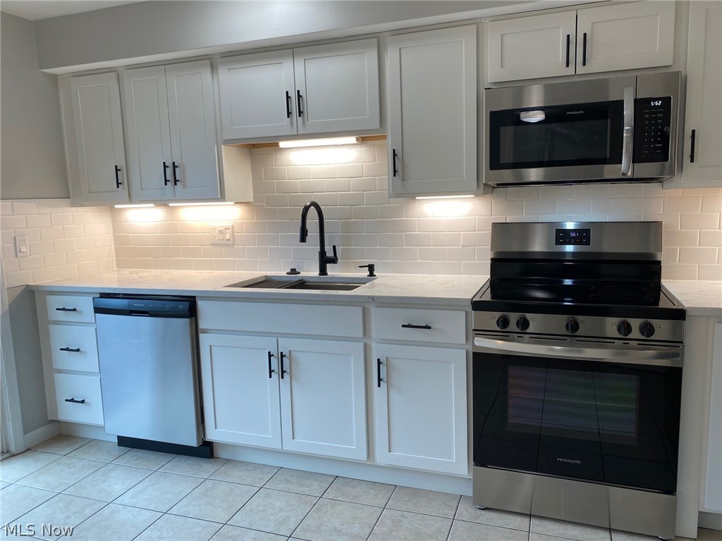 2581 Shakespeare Lane Avon OH 44011