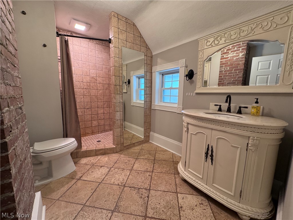 109 Moffet Avenue Chardon OH 44024