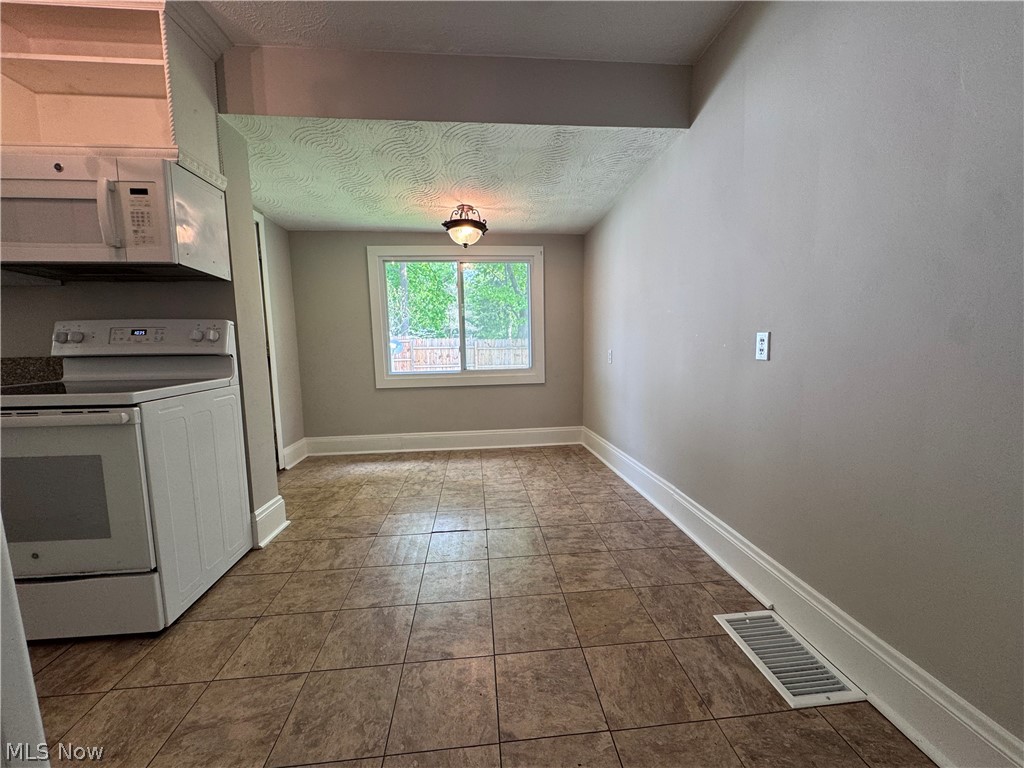 109 Moffet Avenue Chardon OH 44024