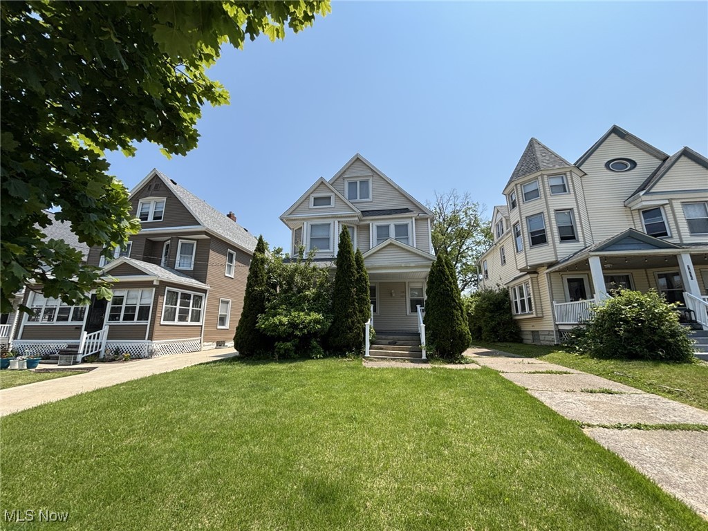 1481 Robinwood Avenue Lakewood OH 44107