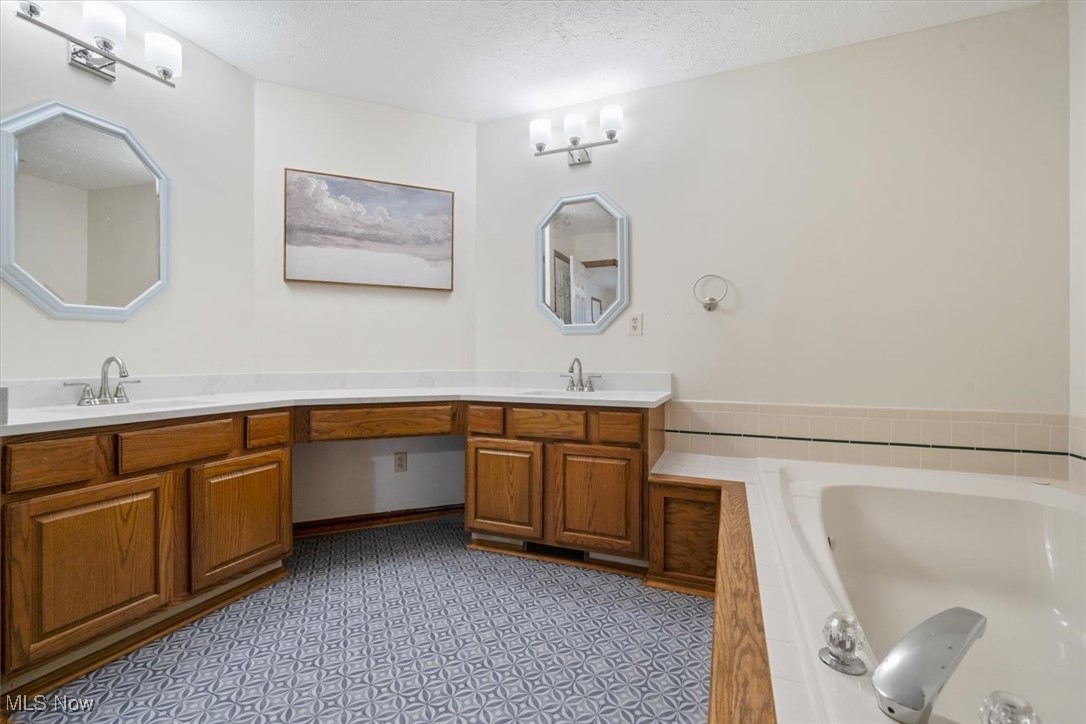 4286 Springvale Circle Avon OH 44011