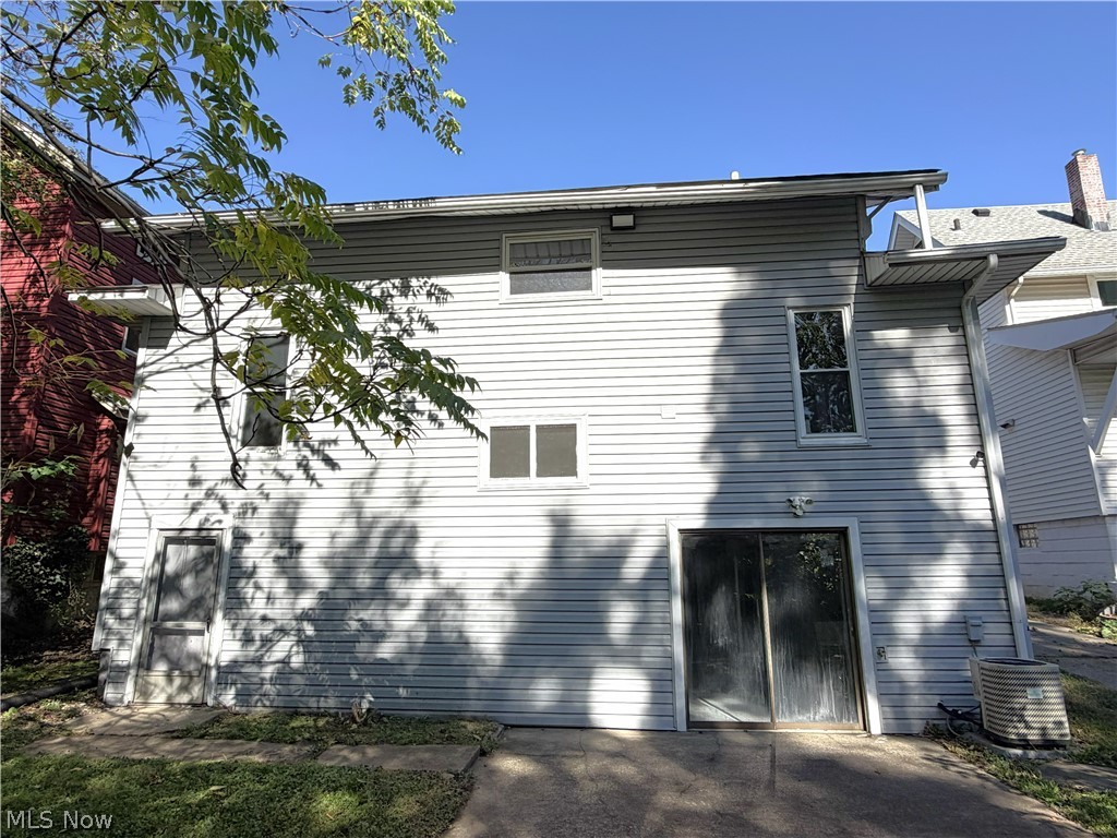 882 Redfern Avenue Akron OH 44314