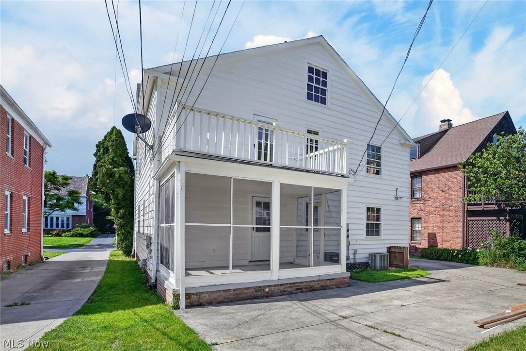 19239 Winslow Road Shaker Heights OH 44122