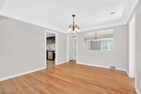 19239 Winslow Road Shaker Heights OH 44122