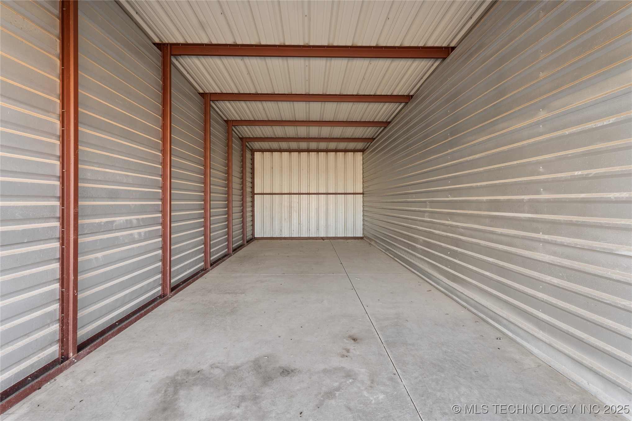 18753 S 100 Highway Webbers Falls OK 74470
