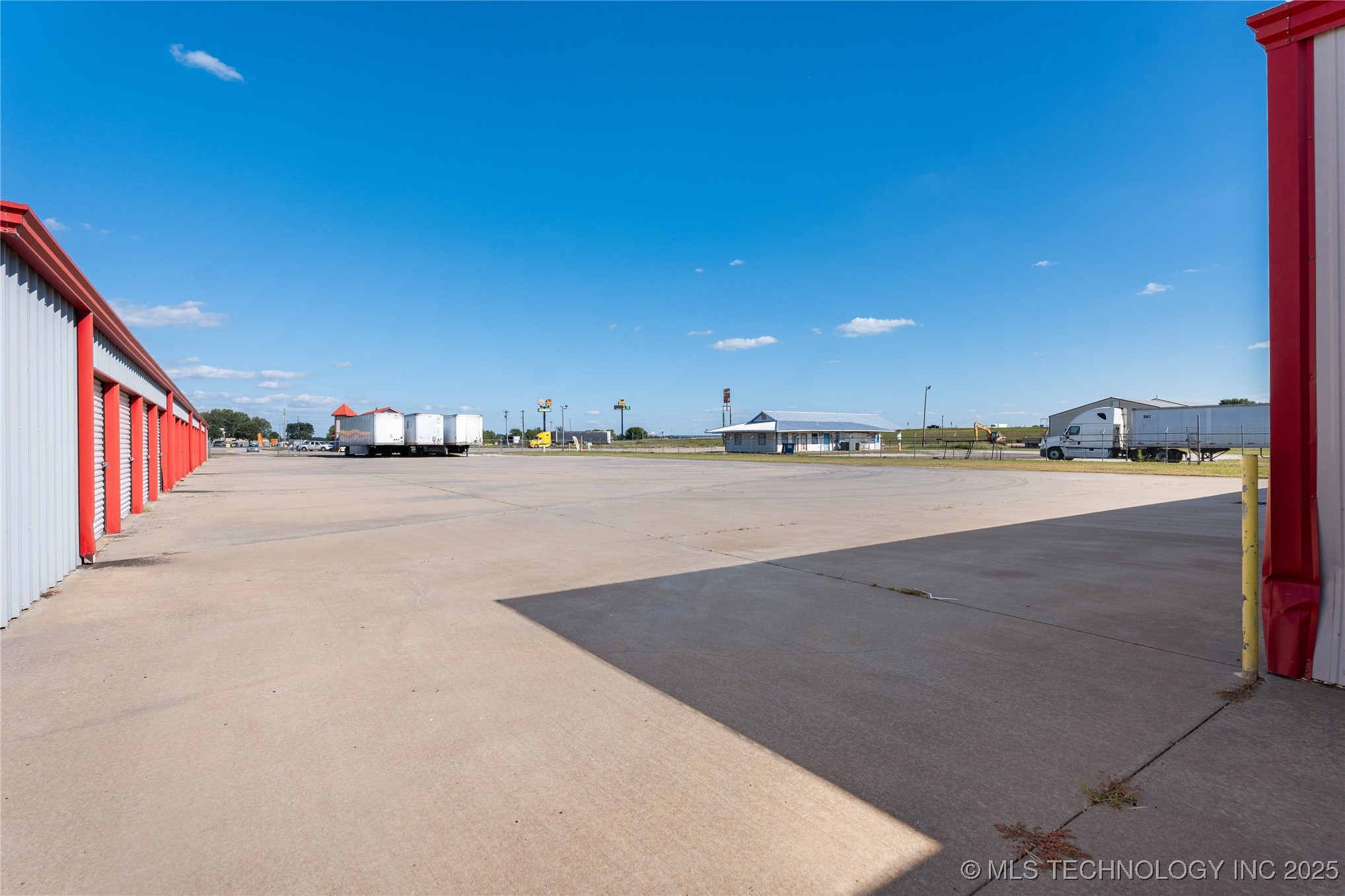 18753 S 100 Highway Webbers Falls OK 74470