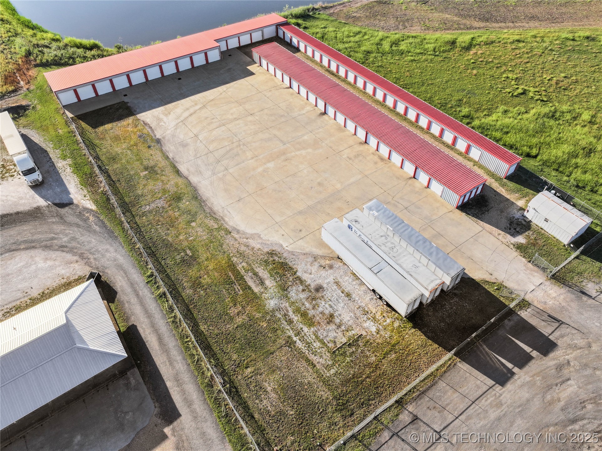 18753 S 100 Highway Webbers Falls OK 74470