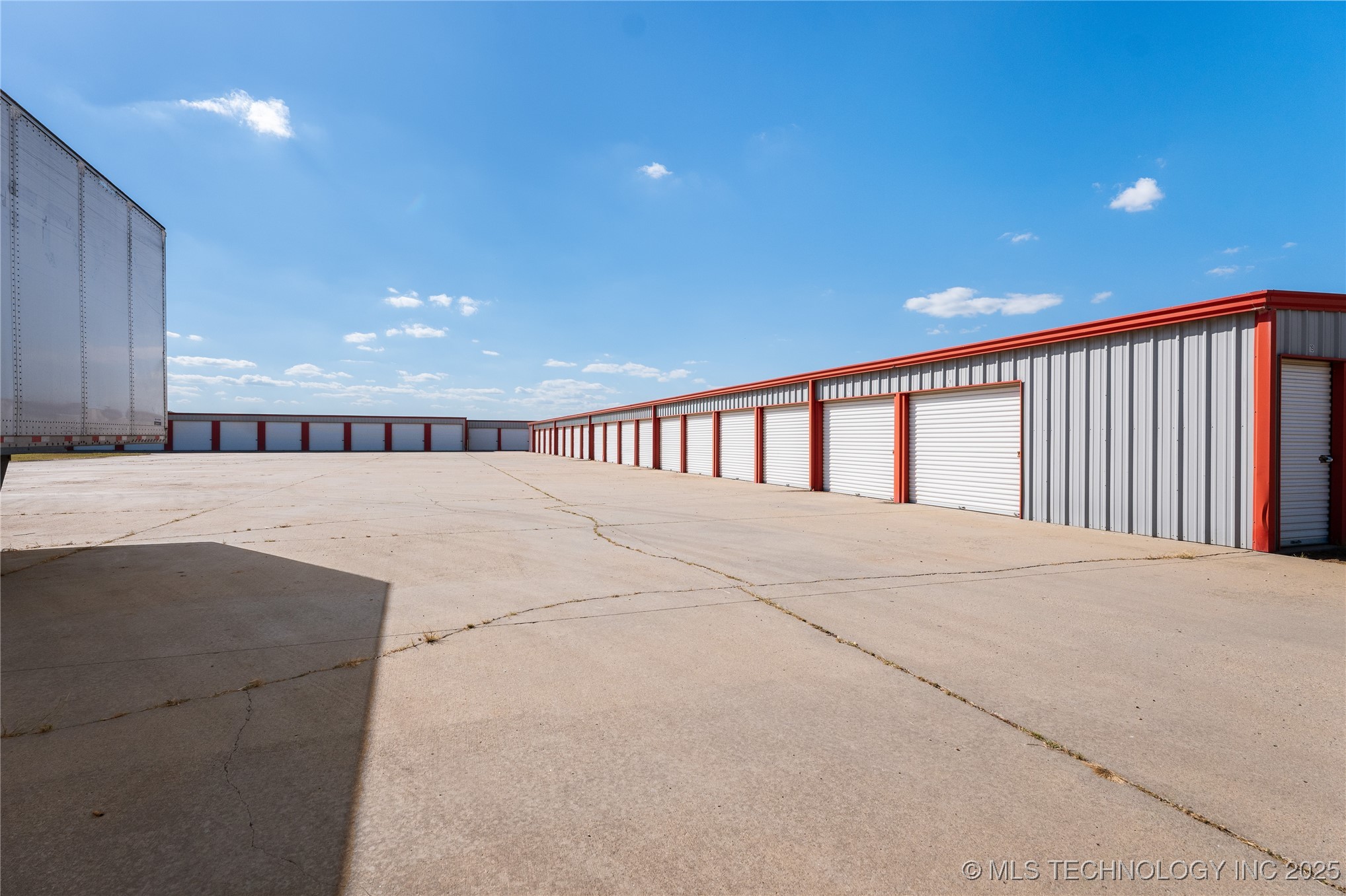 18753 S 100 Highway Webbers Falls OK 74470