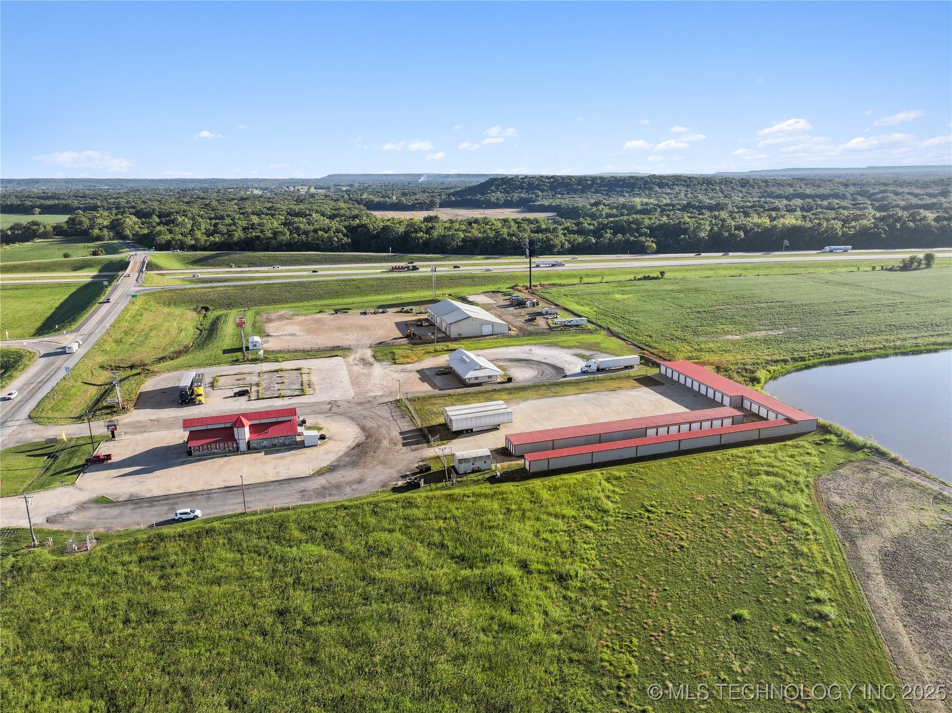 18753 S 100 Highway Webbers Falls OK 74470